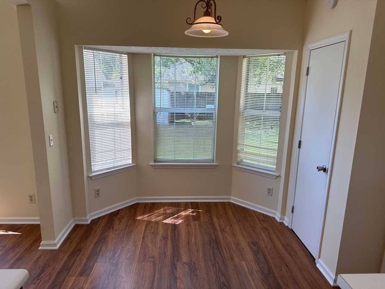 446 Falcon Dr - Photo 7 of 33