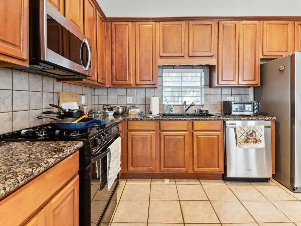 5856 Oram St - Photo 3 of 25