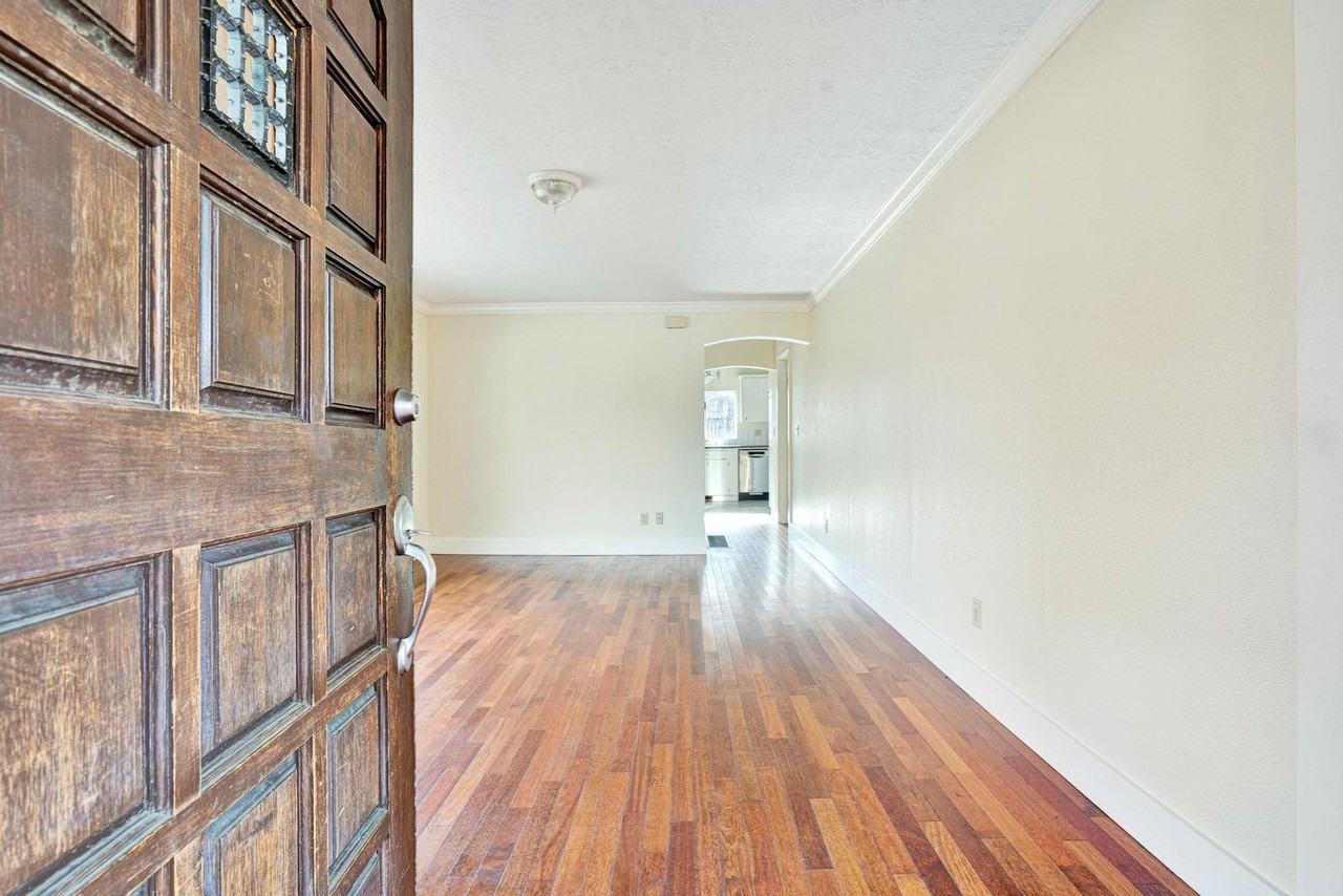 1818 N Winchell St - Photo 3 of 37