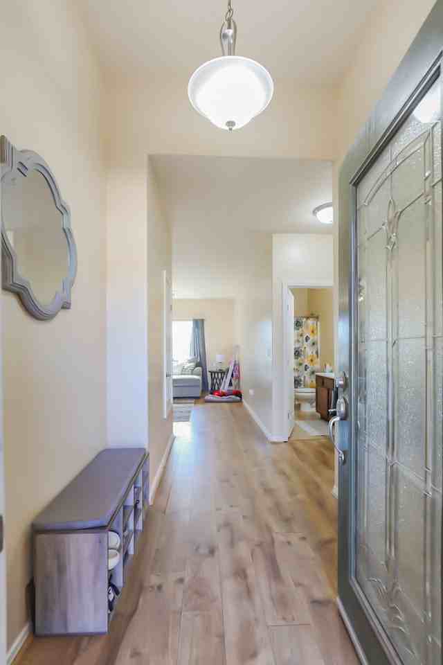 402 Wildwood Dr - Photo 4 of 37