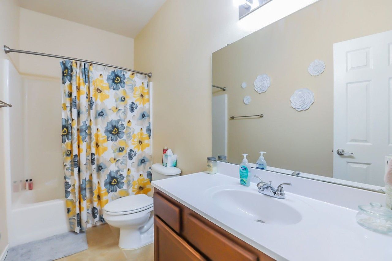 402 Wildwood Dr - Photo 5 of 37