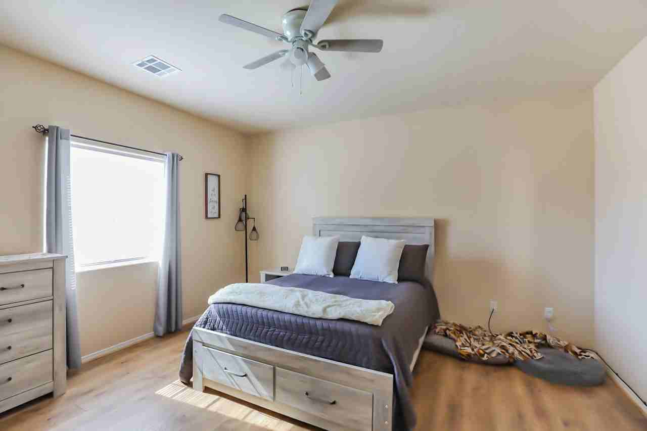 402 Wildwood Dr - Photo 6 of 37