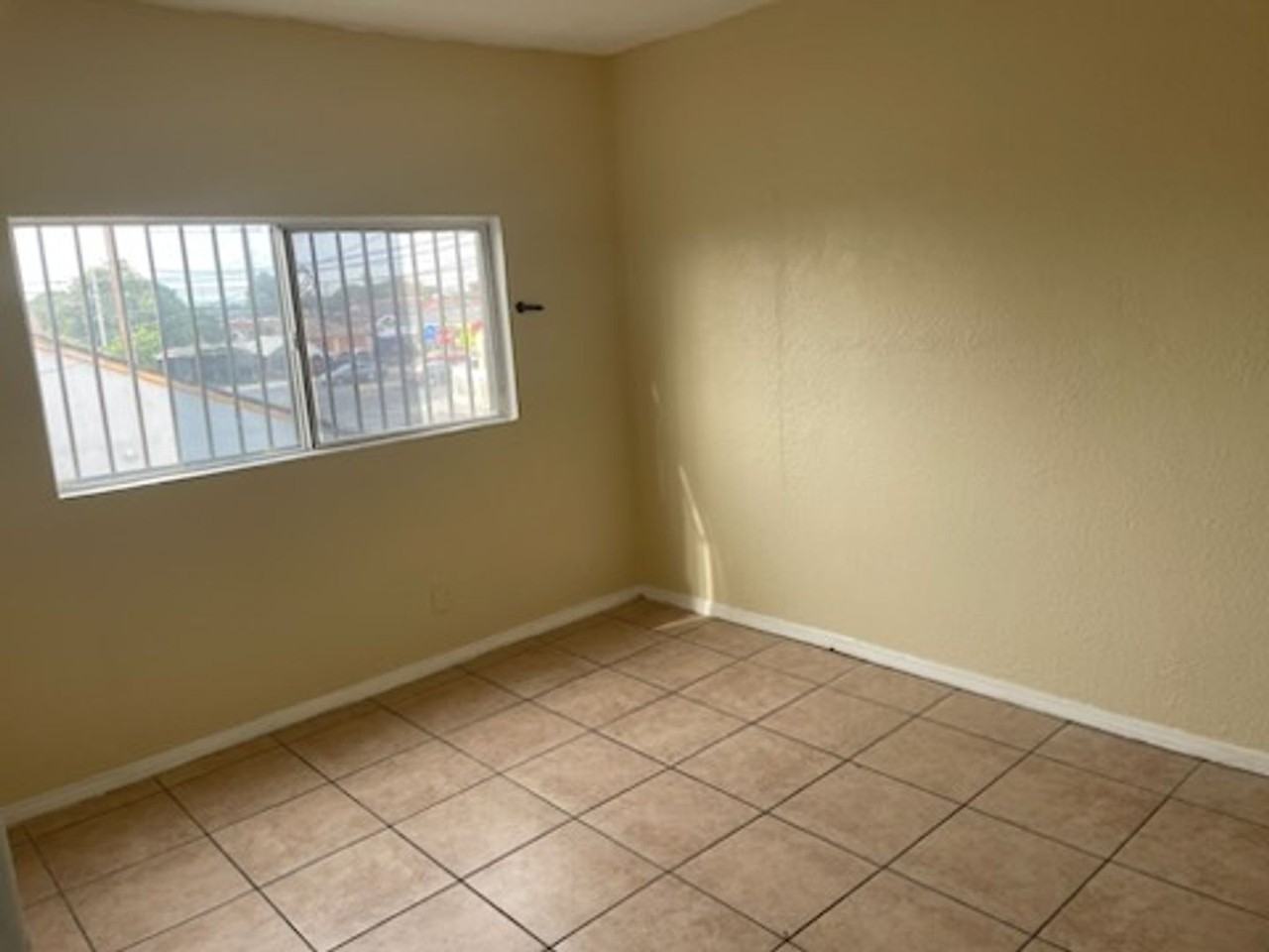 1320 E 75th St - Photo 5 of 9