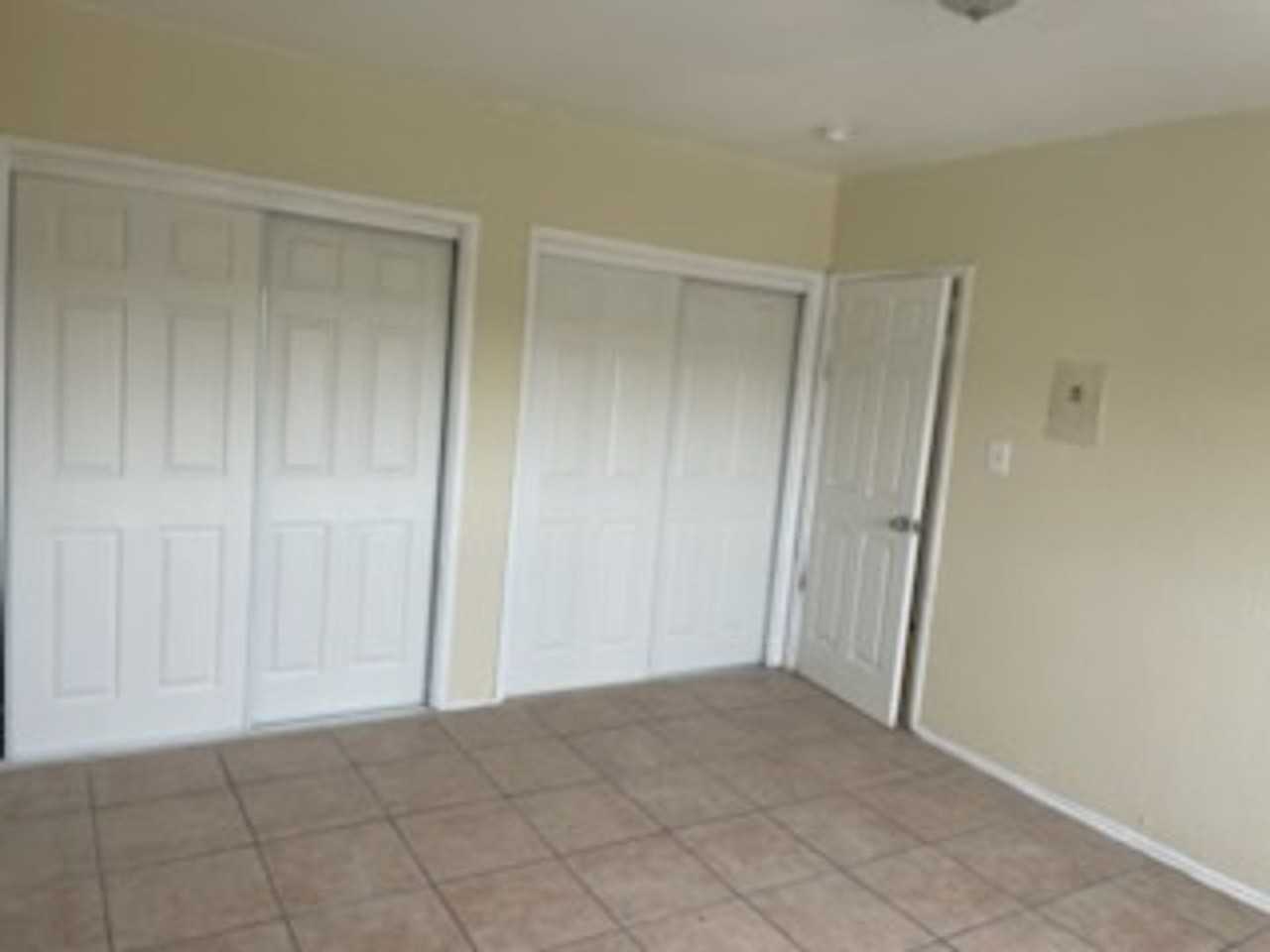 1320 E 75th St - Photo 6 of 9