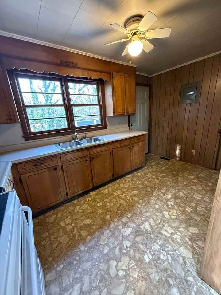 524 W Peachtree St - Photo 2 of 10