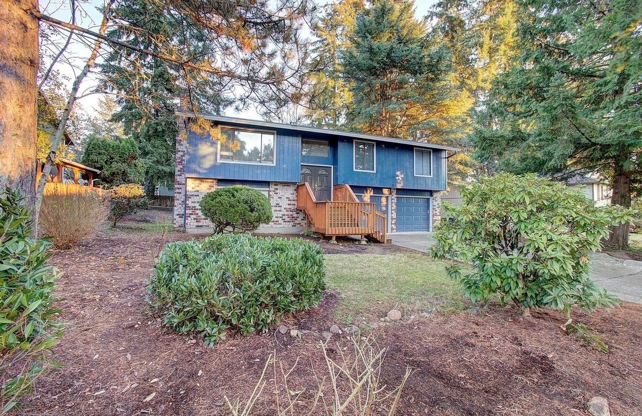 2105 Se 137th Ct - Photo 2 of 31