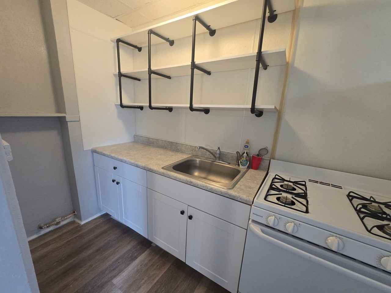 Plains - Pierce Place Studios - Photo 3 of 12