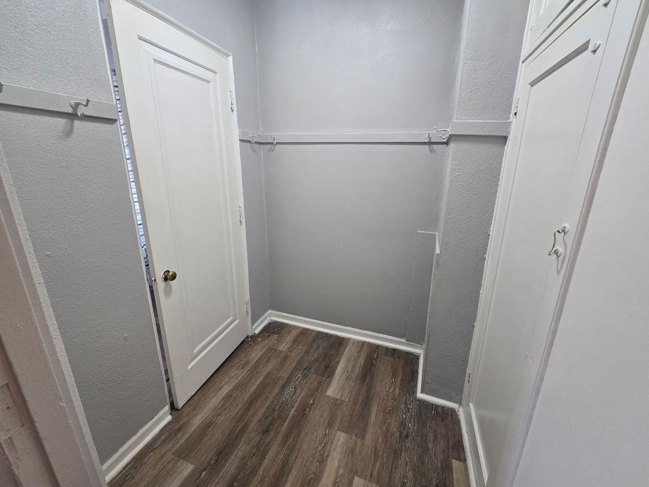 Plains - Pierce Place Studios - Photo 4 of 12