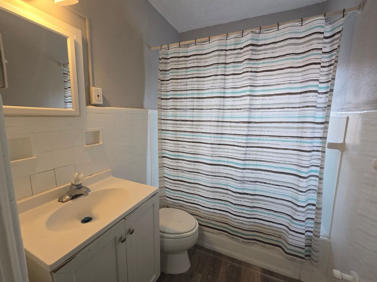 Plains - Pierce Place Studios - Photo 5 of 12