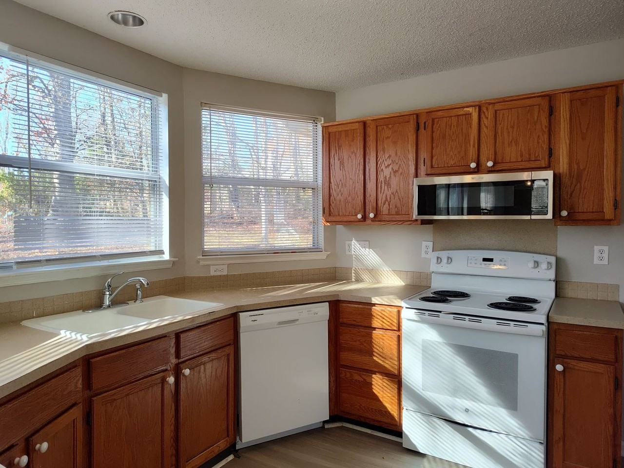 10000 Dunfries Rd - Photo 2 of 20