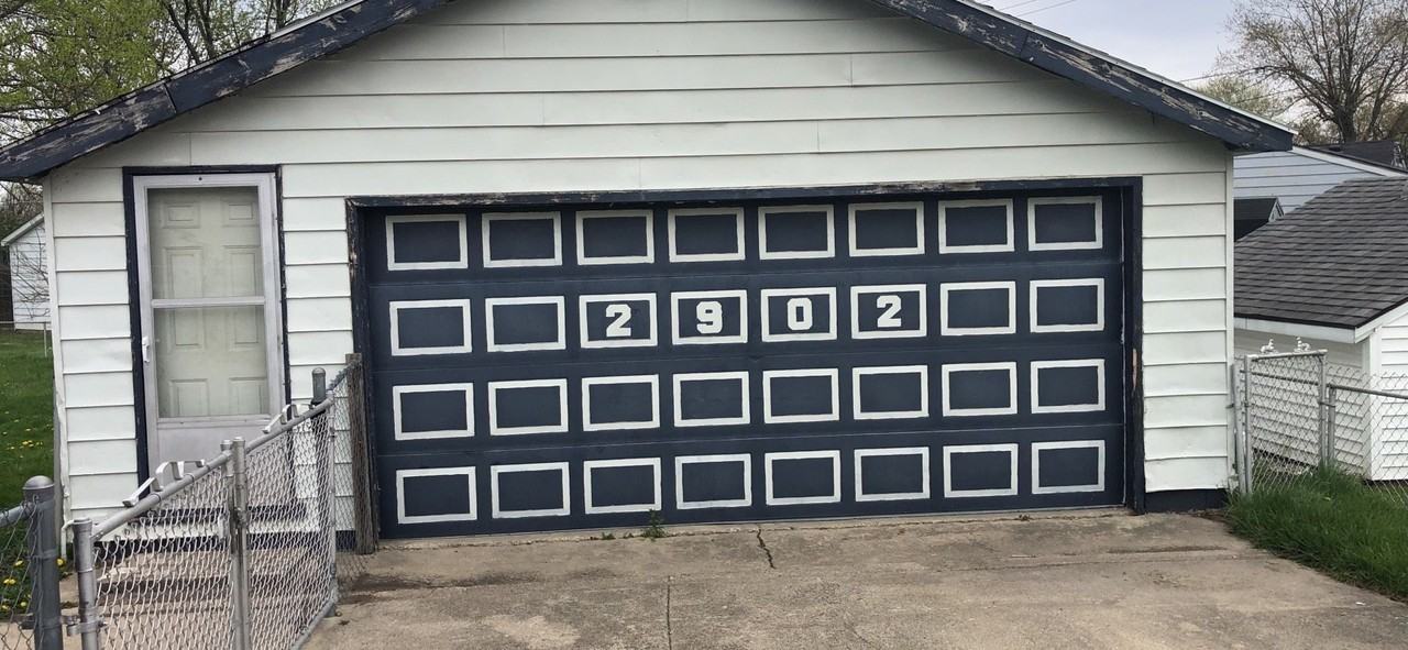 2902 S Meeker Ave - Photo 2 of 2