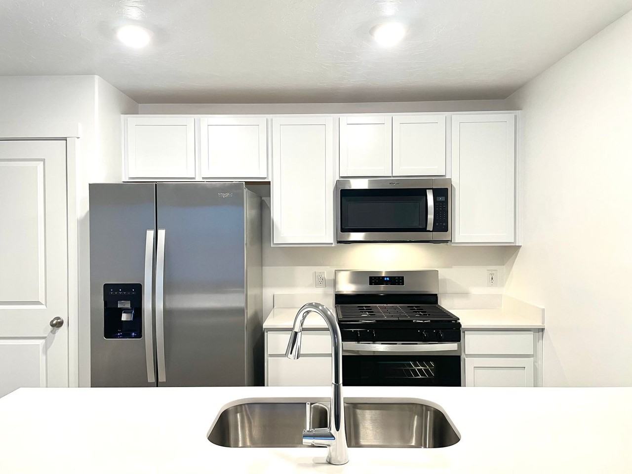 565 W 1920 S - Photo 5 of 32