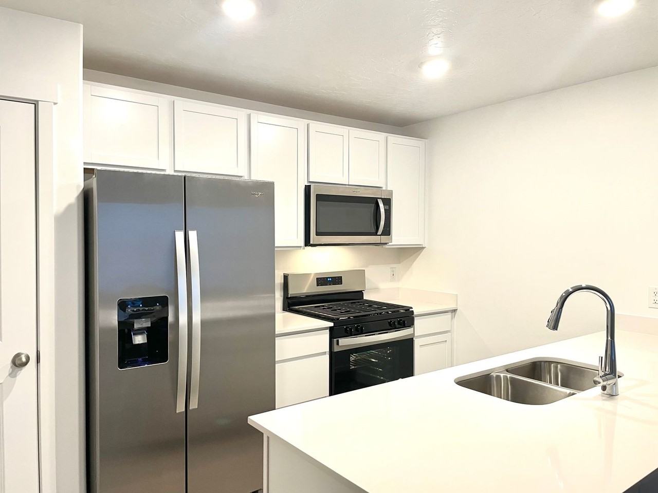 565 W 1920 S - Photo 6 of 32