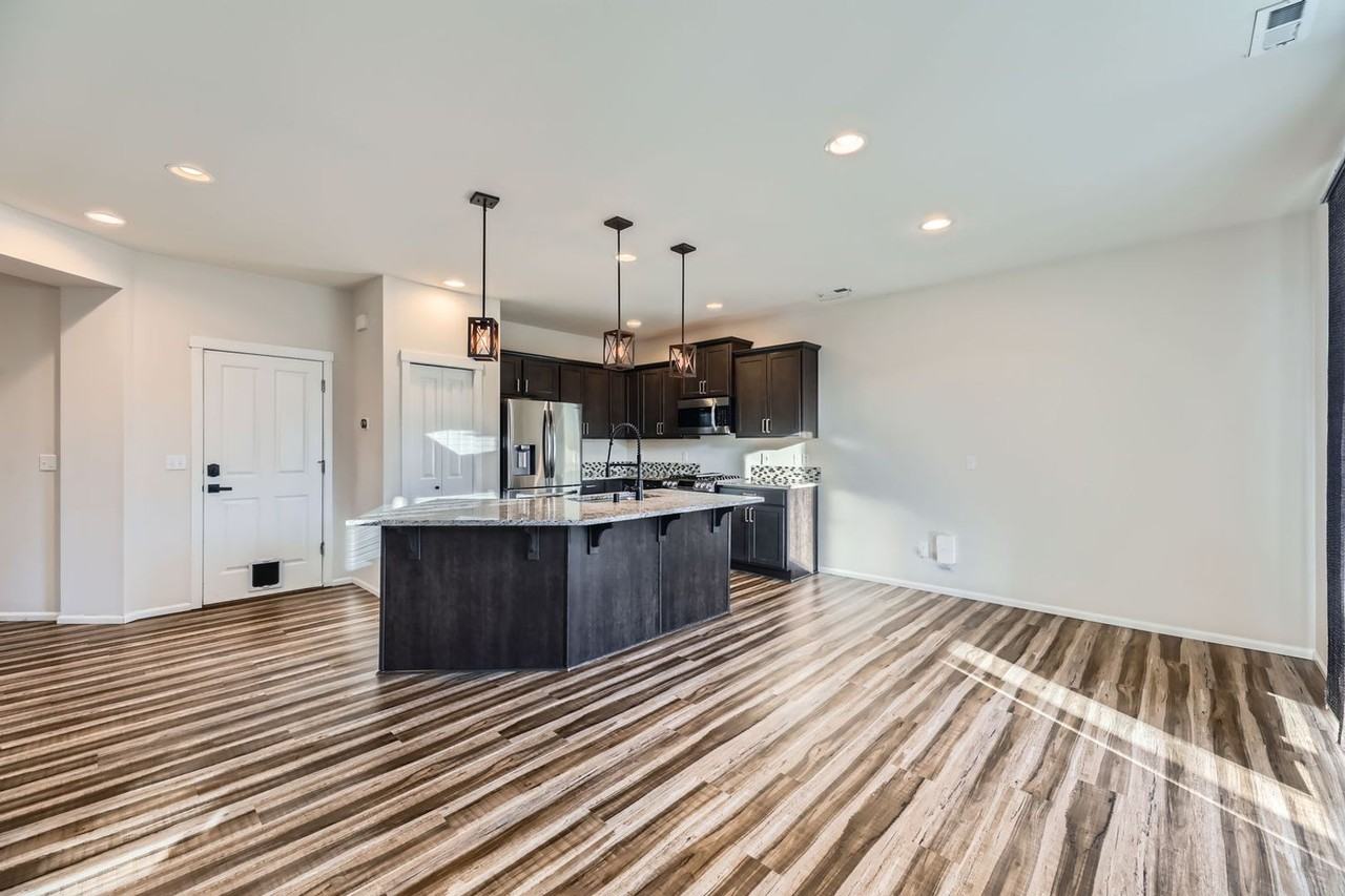 17508 Quartz St - Photo 2 of 14