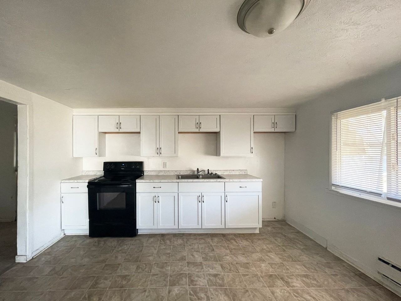 2509 E 16th St - Photo 3 of 23