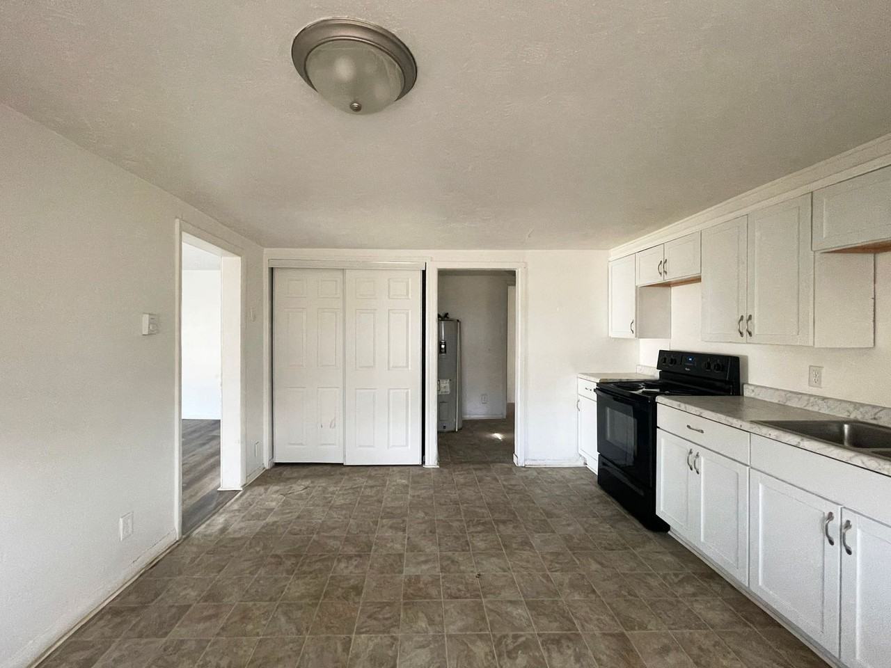 2509 E 16th St - Photo 4 of 23