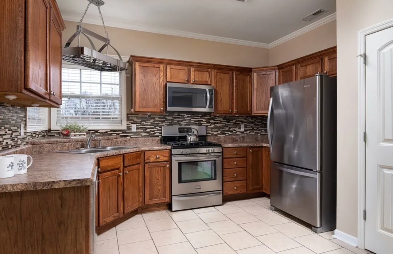 108 Meredith Dr - Photo 2 of 11