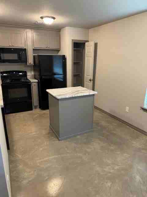 237 Huron St - Photo 4 of 20