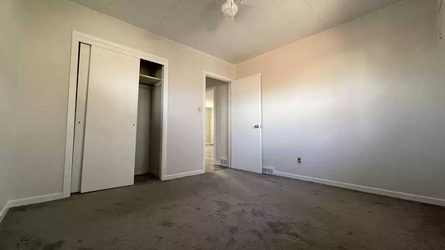 58 Ridout St W - Photo 3 of 10