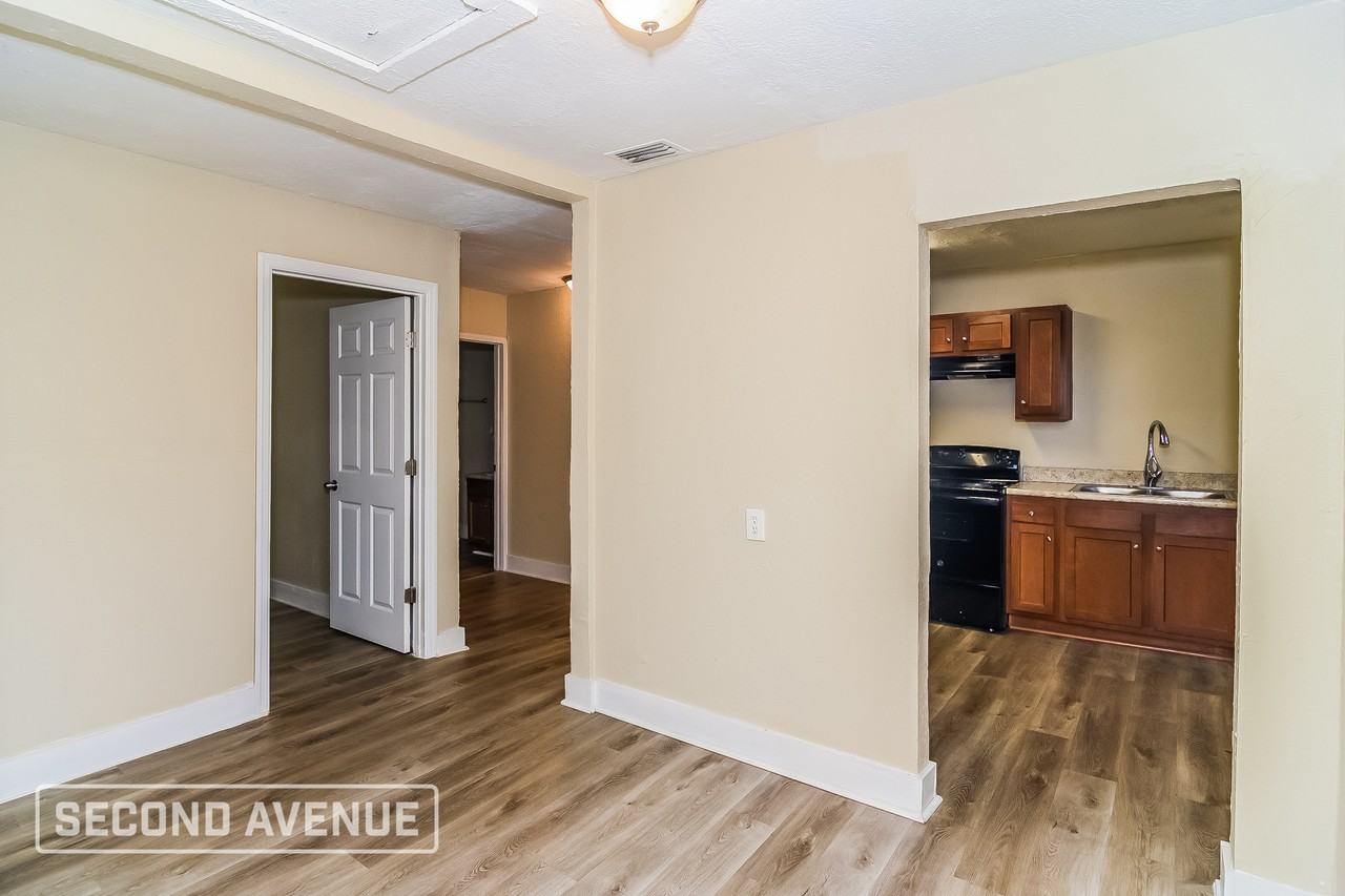 1201 W 27th St - Photo 4 of 26
