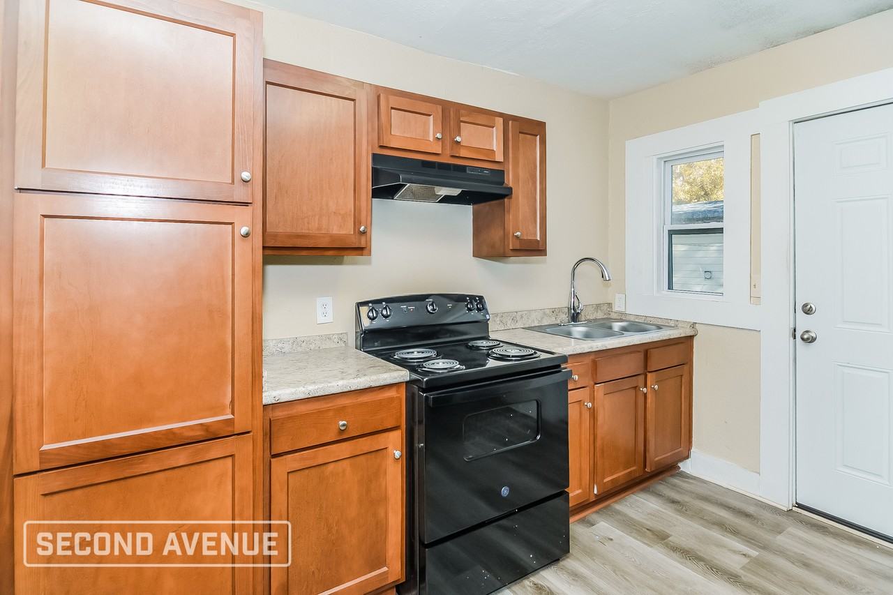1201 W 27th St - Photo 6 of 26