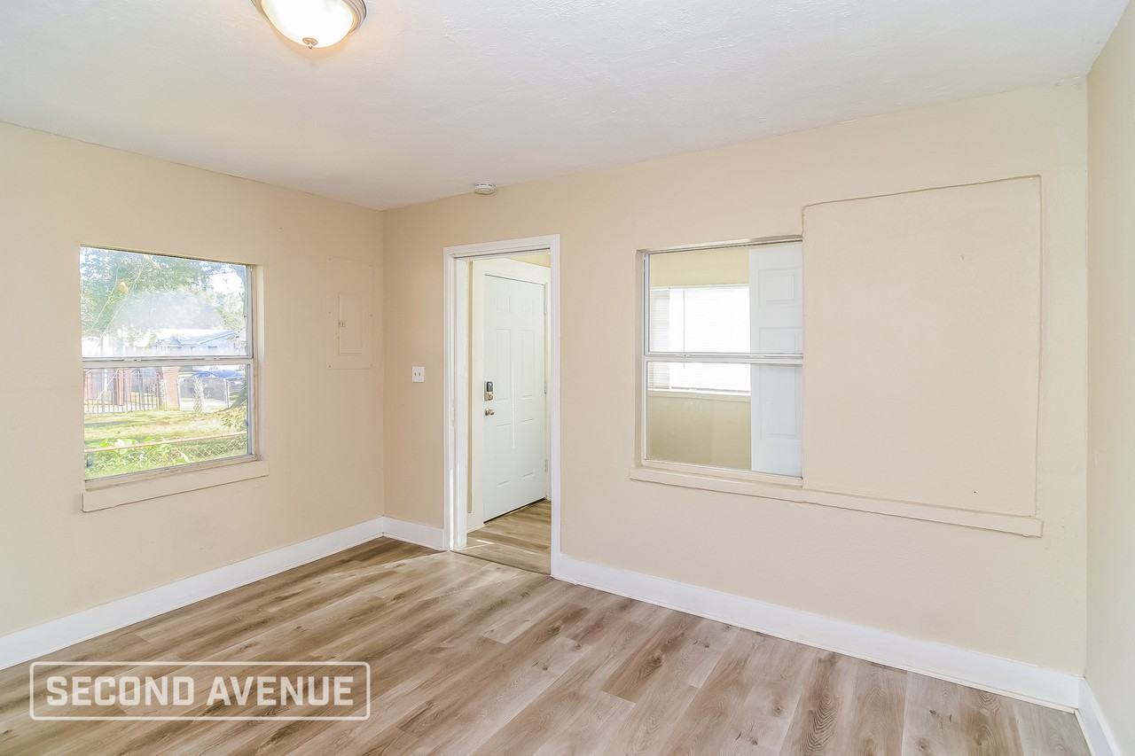 1201 W 27th St - Photo 7 of 26