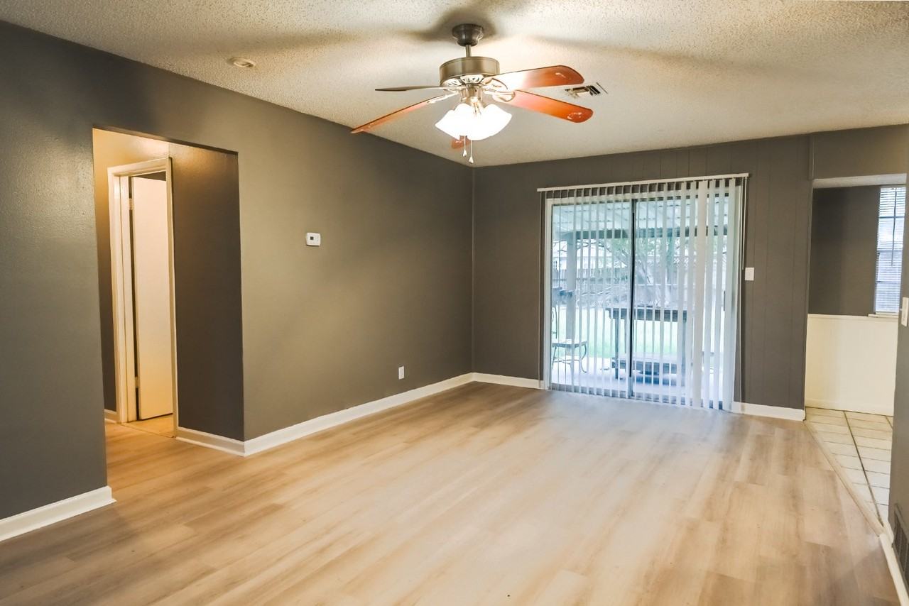 209 Royal Dr - Photo 4 of 14