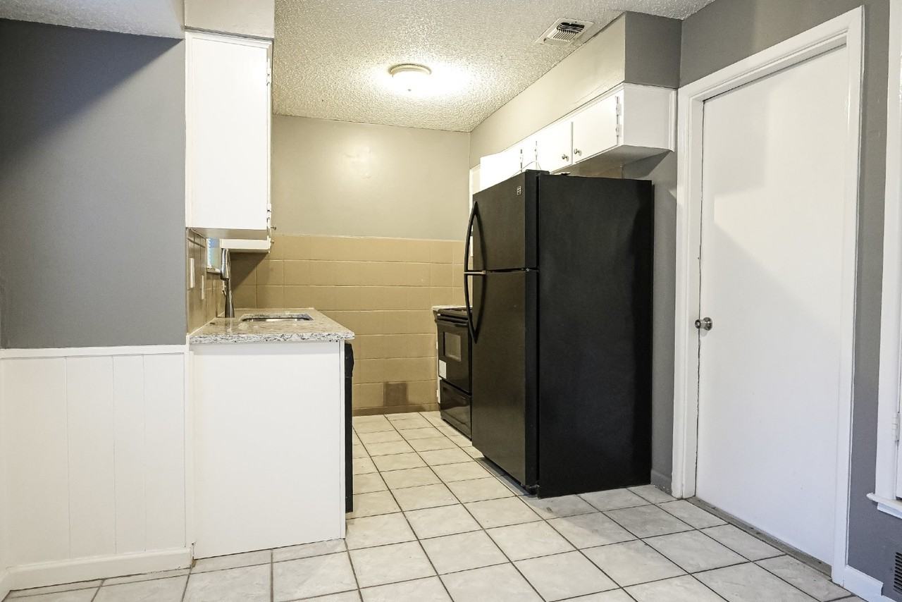 209 Royal Dr - Photo 6 of 14