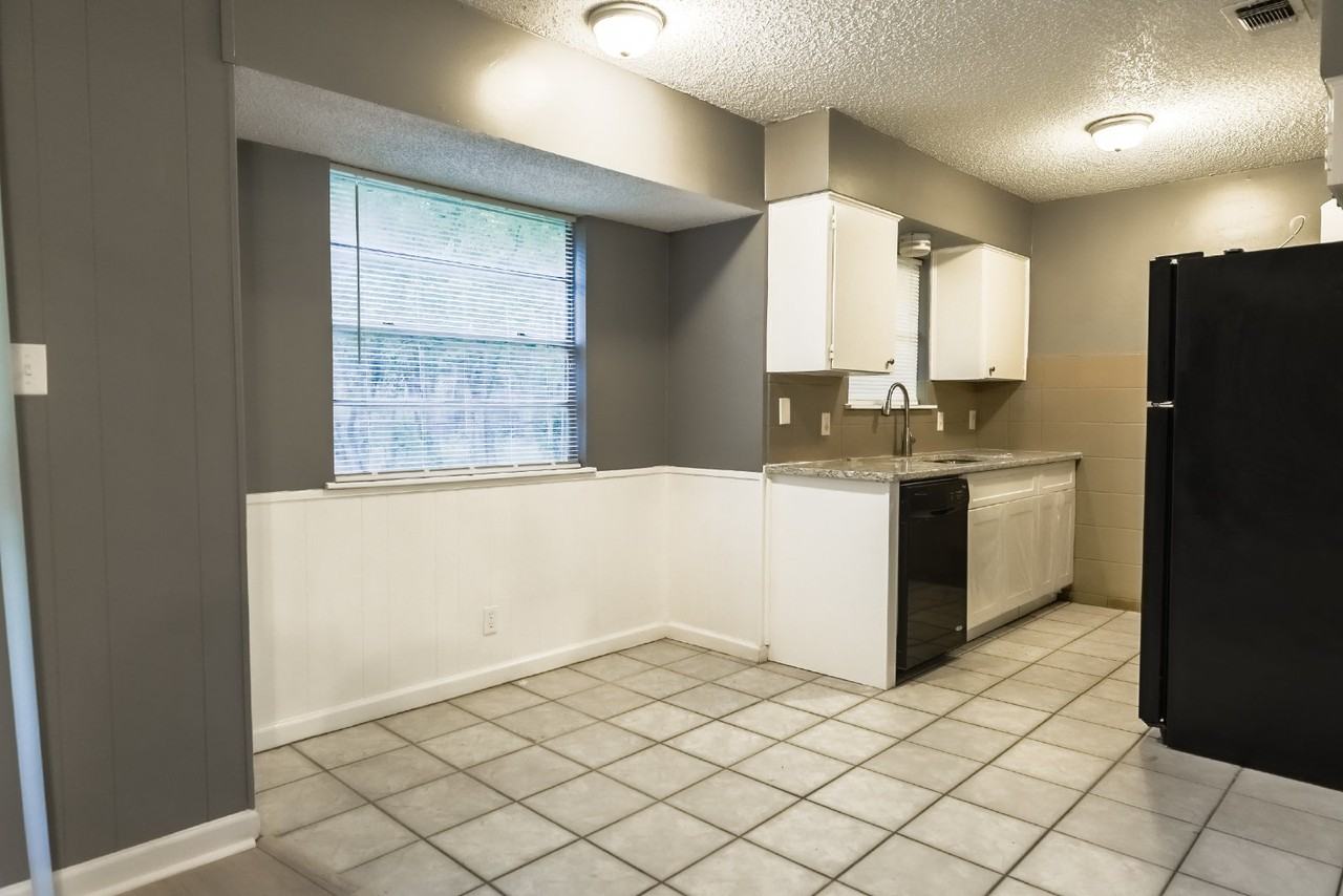 209 Royal Dr - Photo 7 of 14