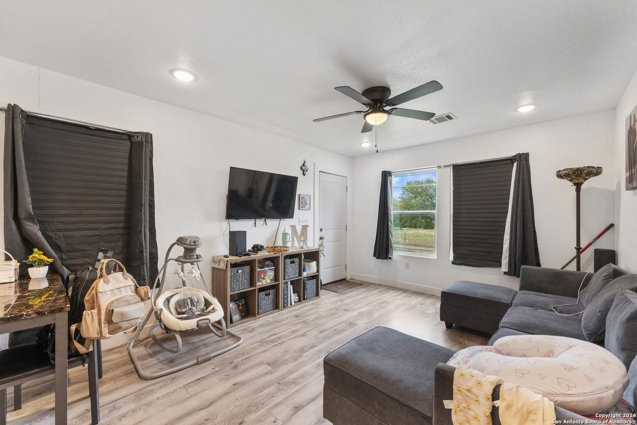 928 Hedges St - Photo 6 of 24