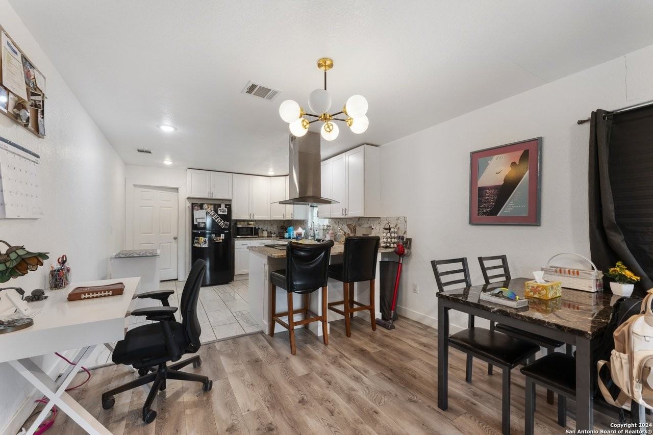 928 Hedges St - Photo 7 of 24