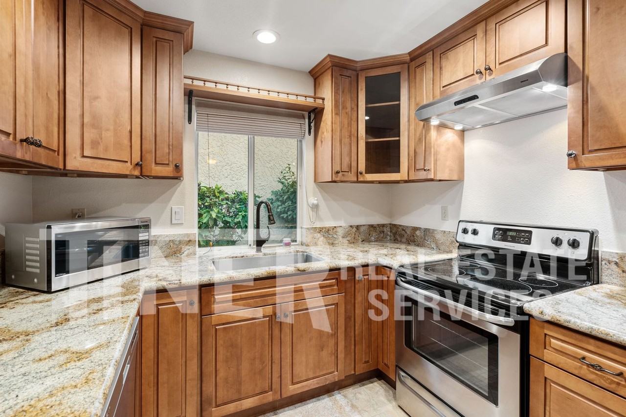 7312 Sunsilver Ln - Photo 4 of 22