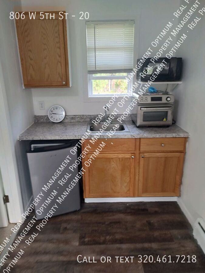 806 W 5th St #20 - Photo 2 of 12