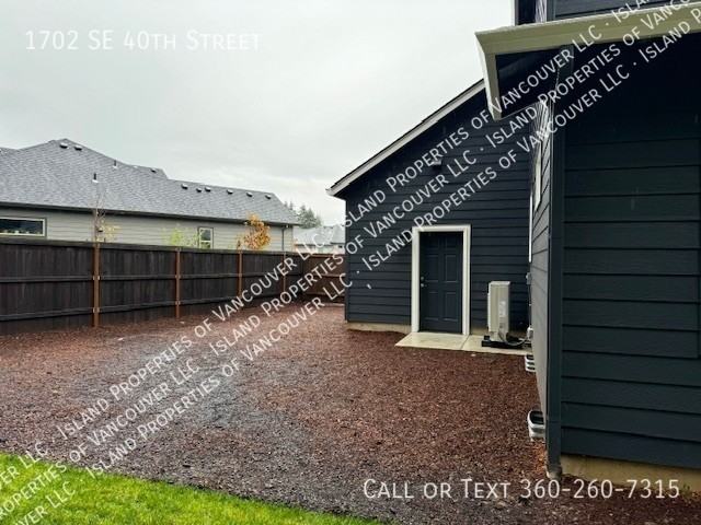 1702 Se 40th St - Photo 3 of 32