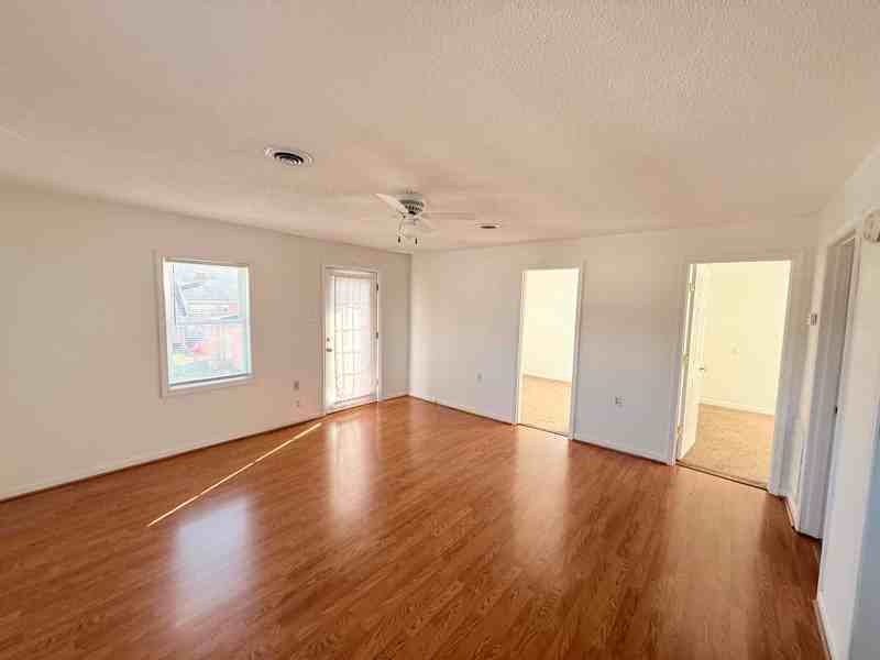 424 E Sunshine Dr #B - Photo 3 of 12