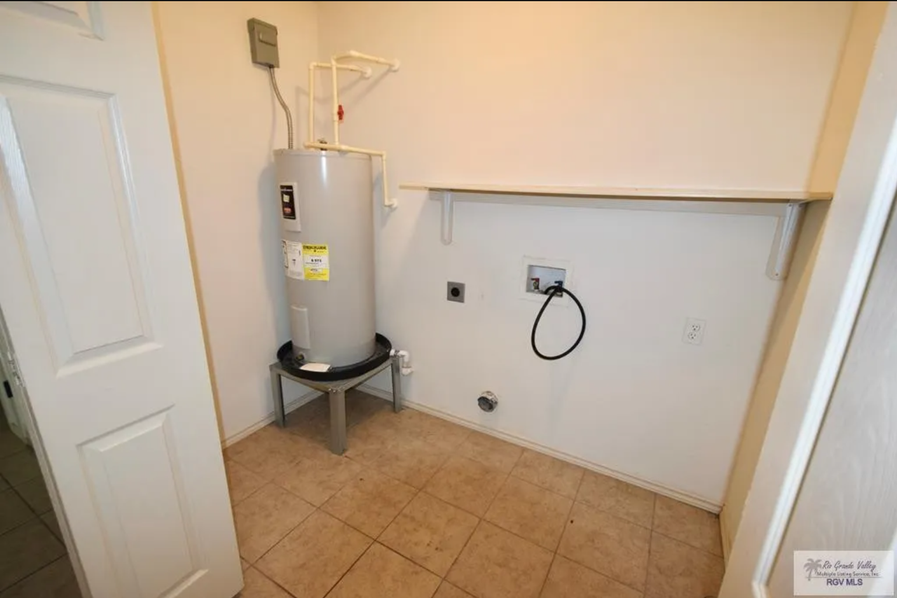 415 W 5th St #A - Photo 5 of 8