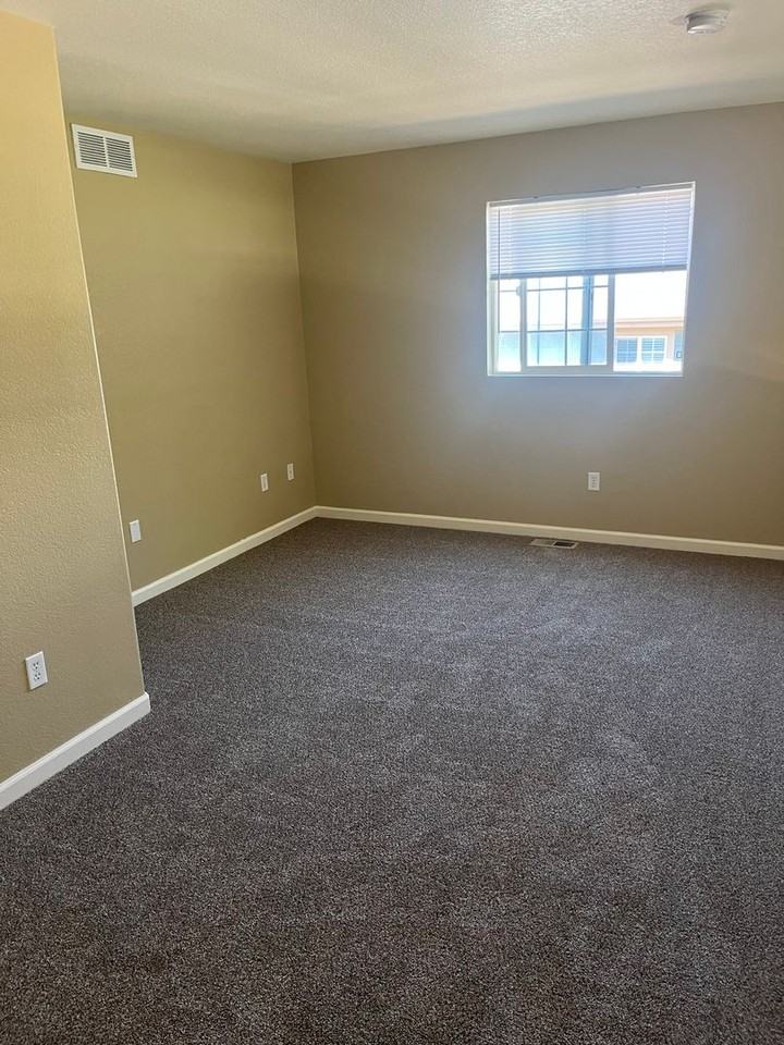 5869 Pintail Way - Photo 3 of 19