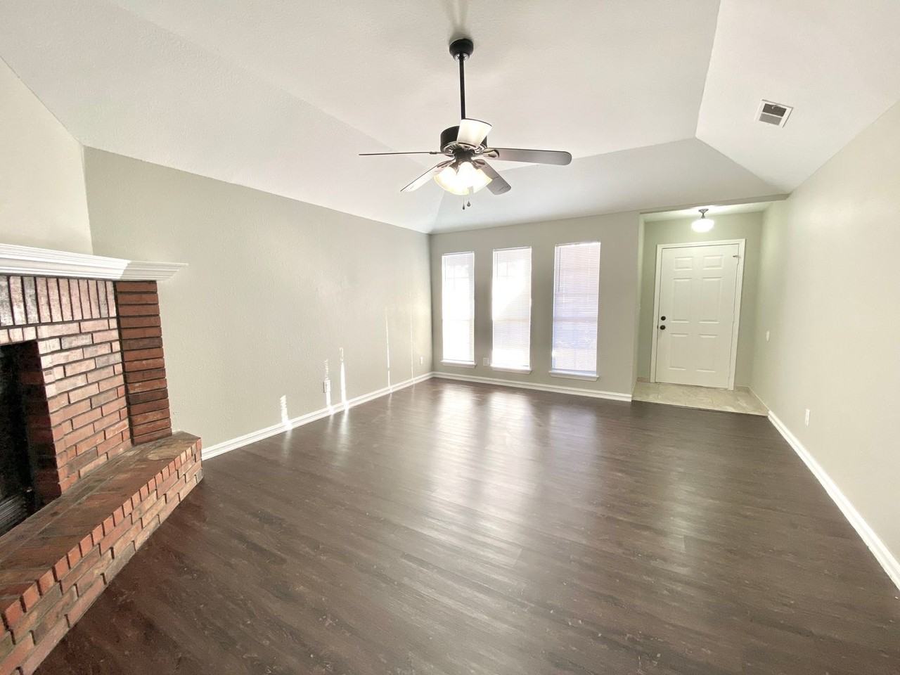 2803 W 63rd St - Photo 3 of 22