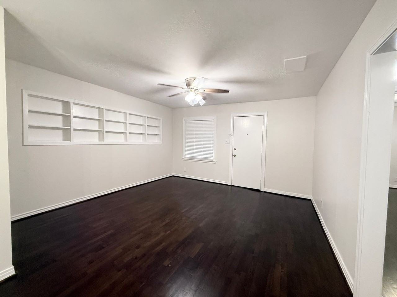 832 S Anderson St - Photo 3 of 19