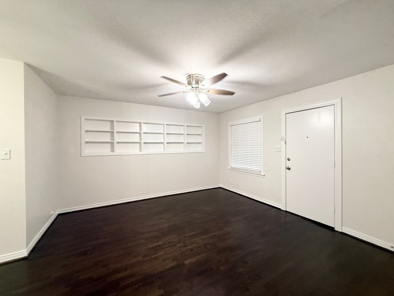 832 S Anderson St - Photo 4 of 19