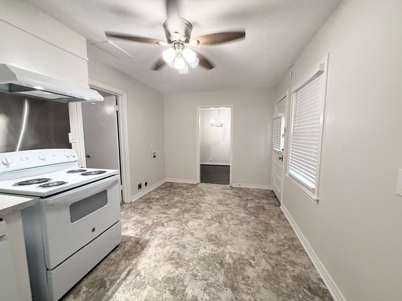 832 S Anderson St - Photo 6 of 19