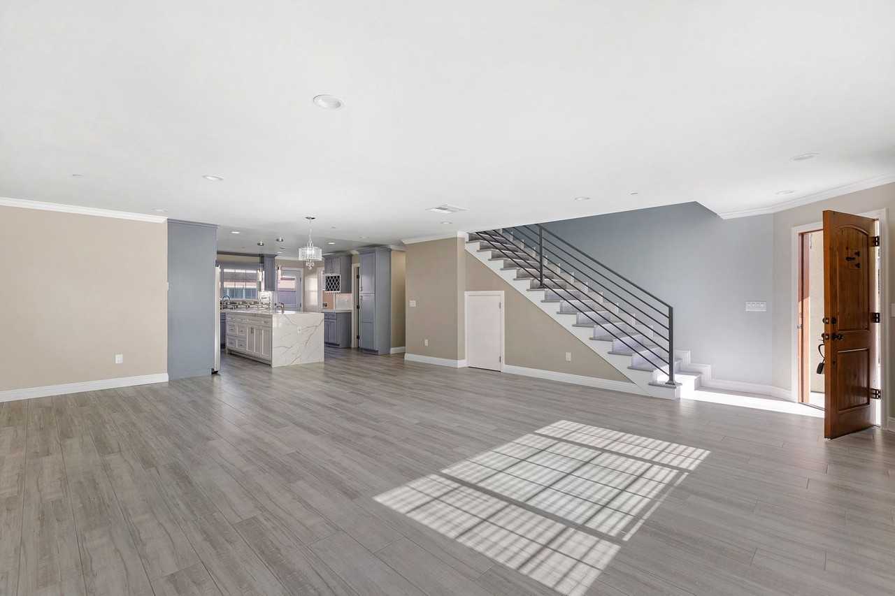 2216 N Frederic St - Photo 6 of 26