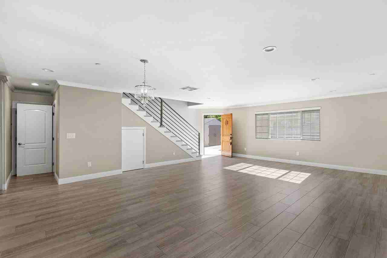 2216 N Frederic St - Photo 7 of 26