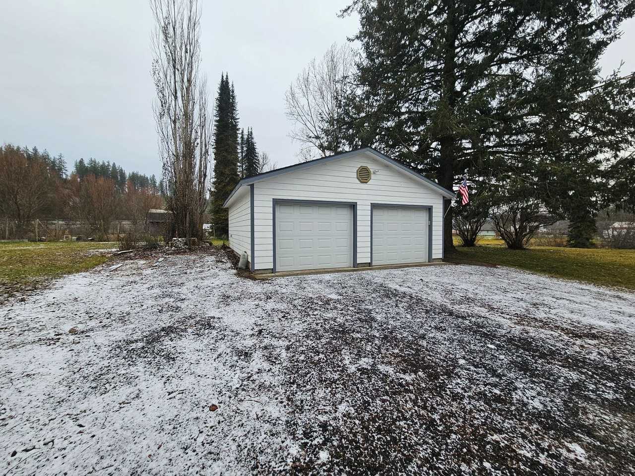 3710 E Chattaroy Rd - Photo 3 of 23