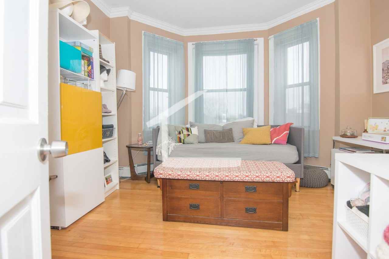 183 Glenville Ave - Photo 3 of 4