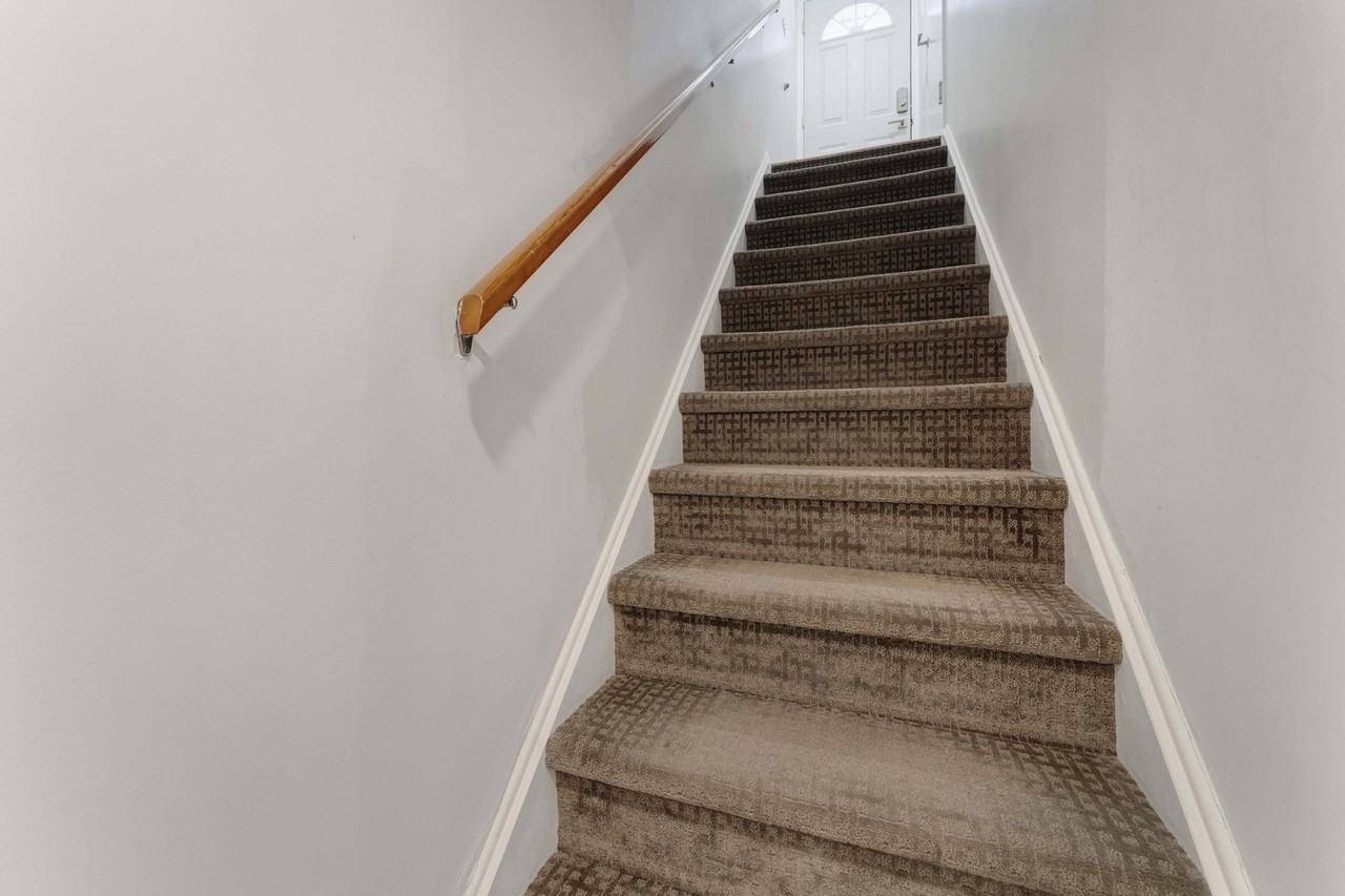 1295 Surrey Ave - Photo 2 of 19