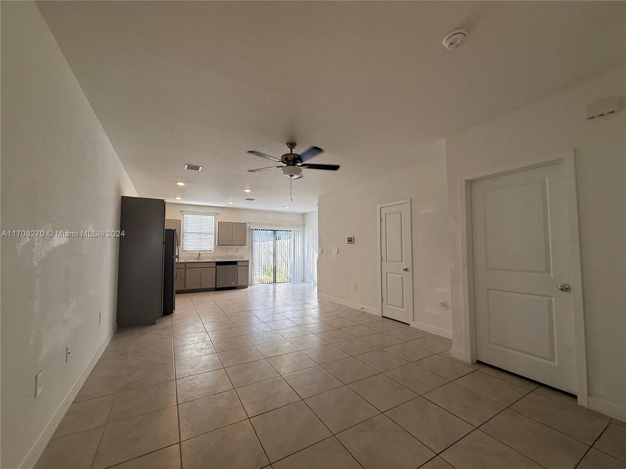 434 Ne 13th St - Photo 3 of 8