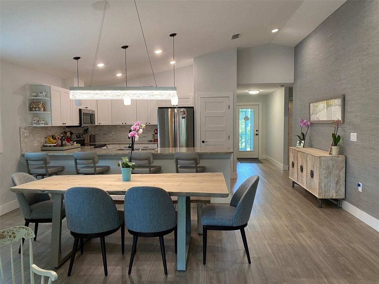 2933 Maiden Lane - Photo 3 of 33