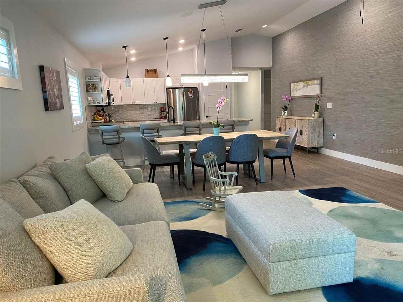 2933 Maiden Lane - Photo 5 of 33