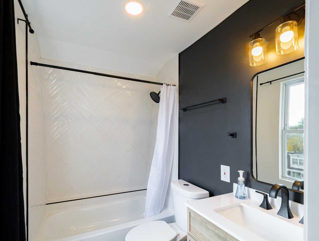 E Penn St - Photo 2 of 5